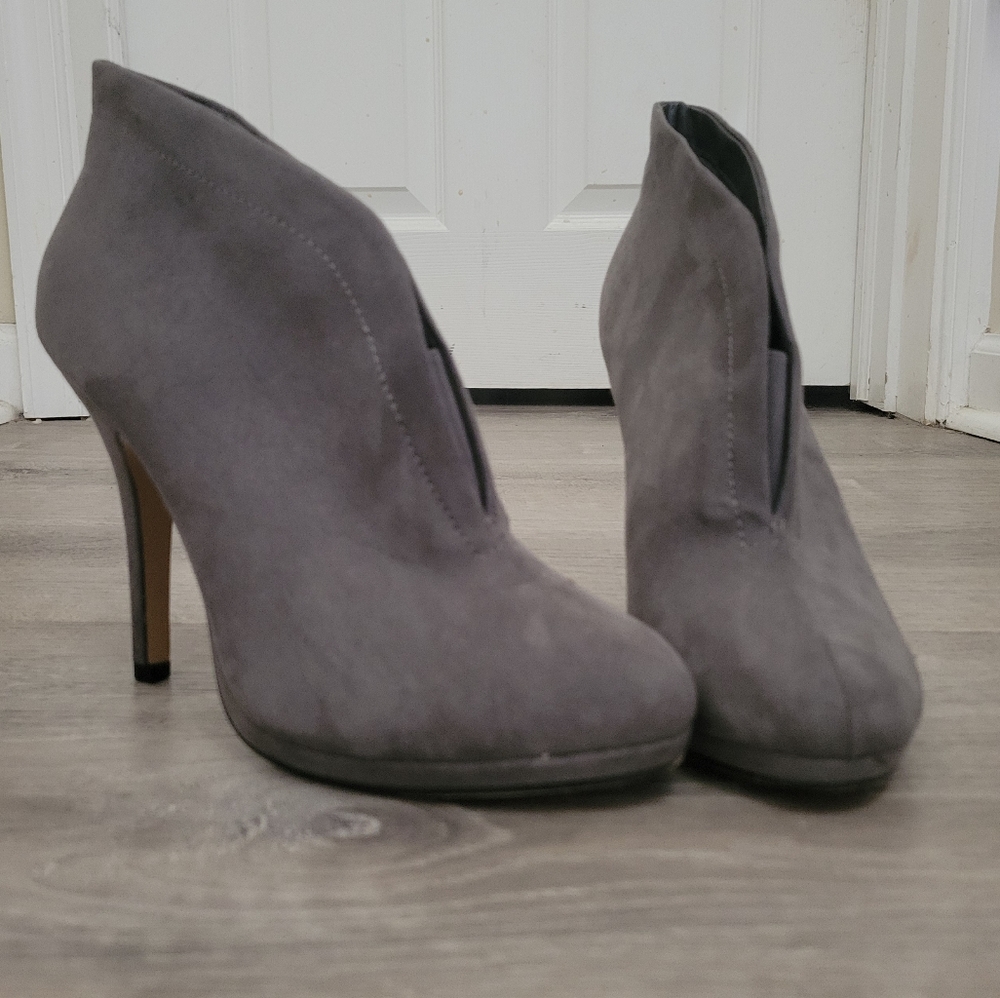 Grey suede boot heals womens size 8 1/2